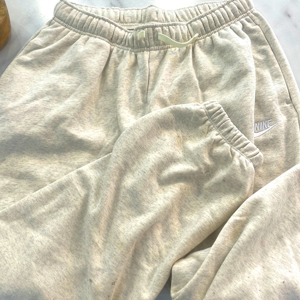 Brand new Nike jogger sweat pants.